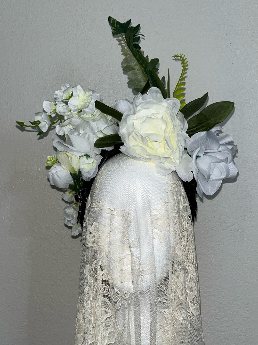 New.
Bespoke mixed floral headband, headpiece, fascinator.